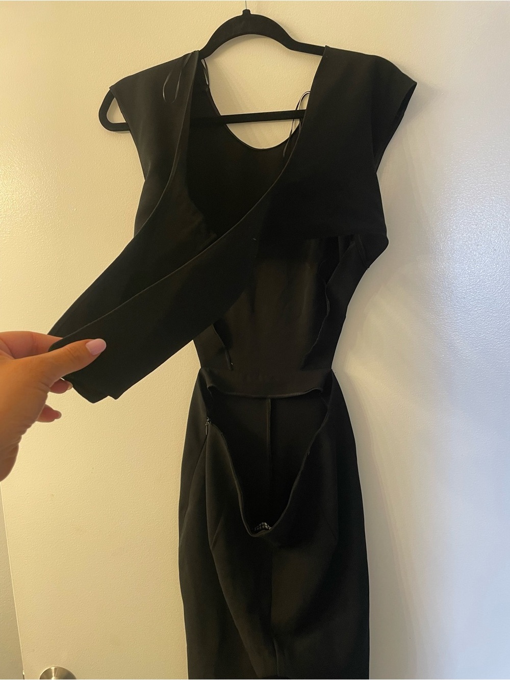 Zara Black Women's Garment — Minimalist Chic - Picture 2 of 3